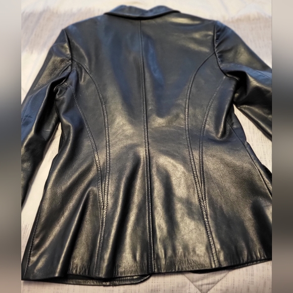 Vintage 90's, Y2k, Genuine Danier Leather Blazer/Jacket Size Small. Worn once - Picture 3 of 10